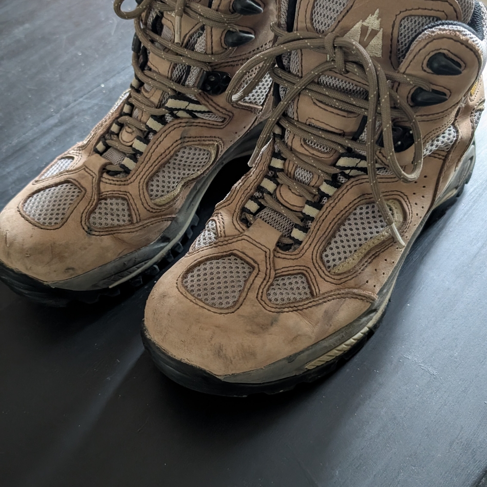 Vasque Goretex Vibram Leather Hiking Boots